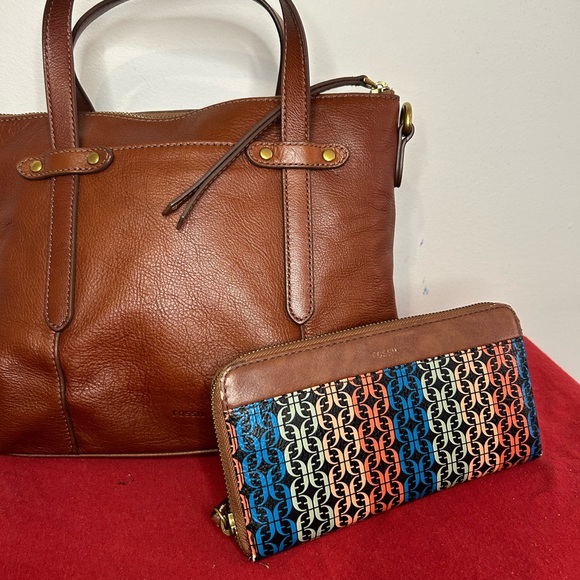 Fossil Bag with Wallet - Picture 9 of 11